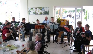 Die Spielgruppe 2011 beim Sommerfest im Blumhardthaus.