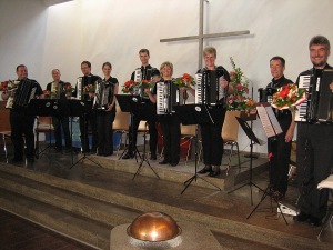 Die Spielgruppe trat im Rahmen der Feierlichkeiten zum 50-jährigen Jubiläum der Auferstehungskirche Sparwiesen auf.